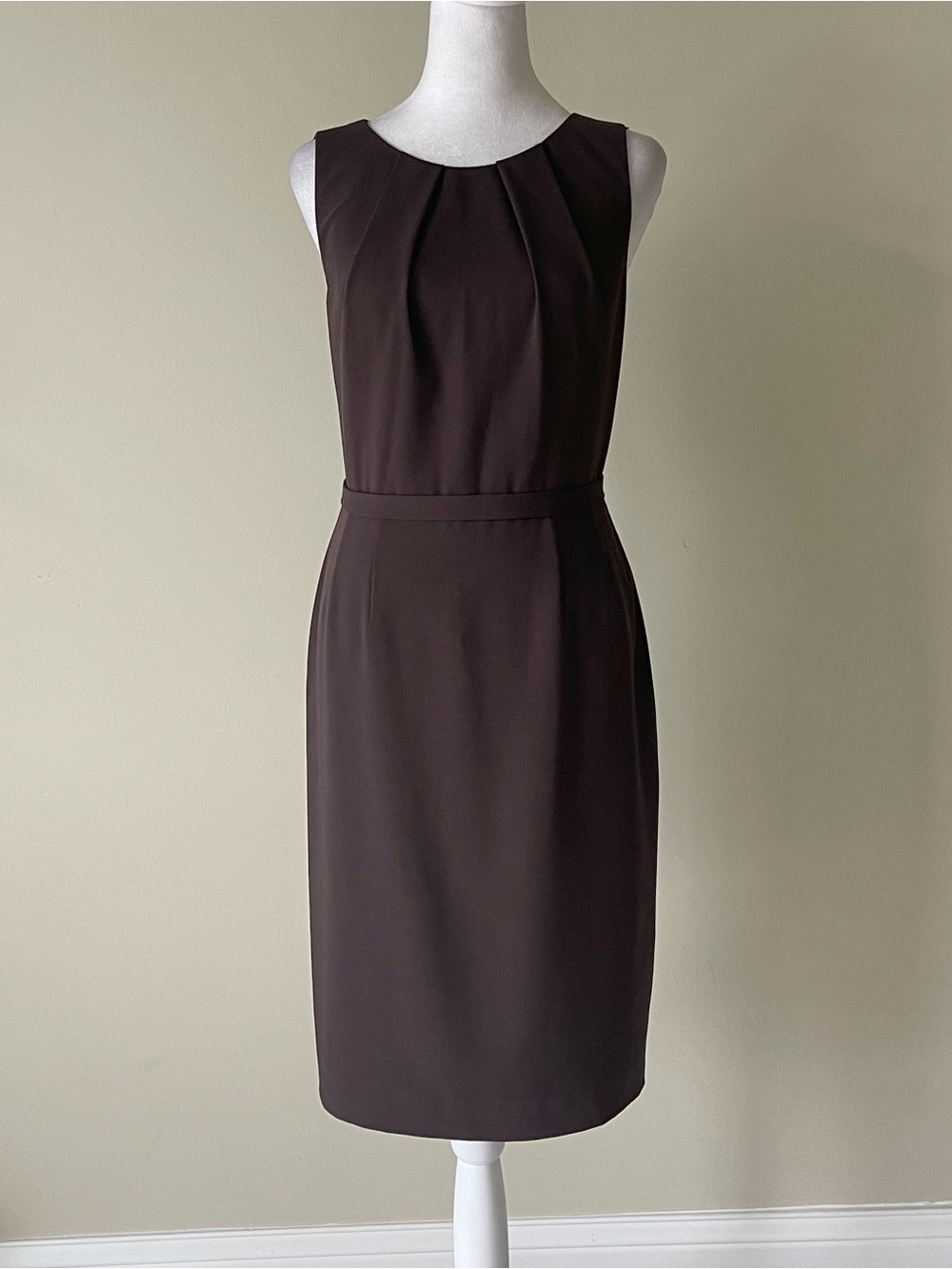 Elie Tahari Women Dark Brown Sleeveless Pleated Knee Length Sheath Career Dress